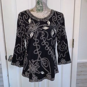 Beautiful Lauren Michelle Embroidered Top❣️